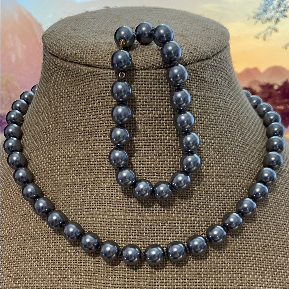 Elegant Gray Pearl Necklace and Bracelet Set
